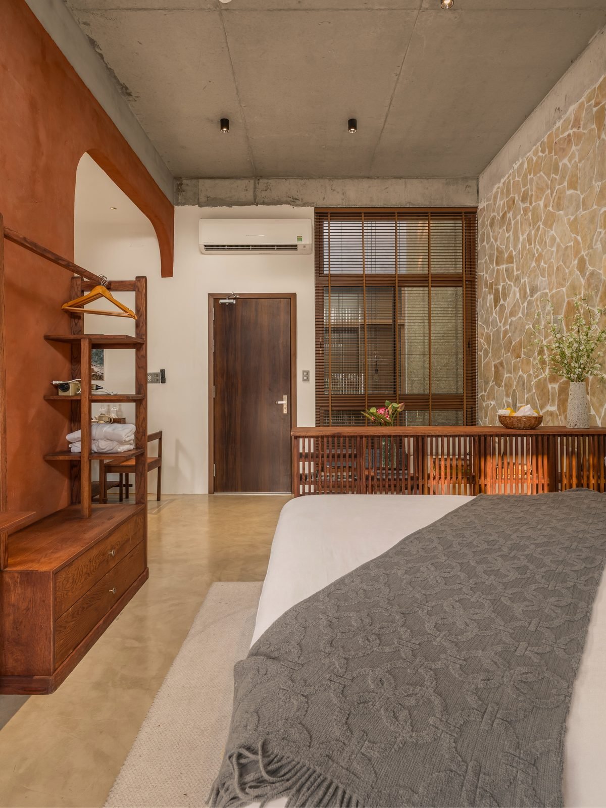 One-Bedroom Studio with Balcony — bedroom