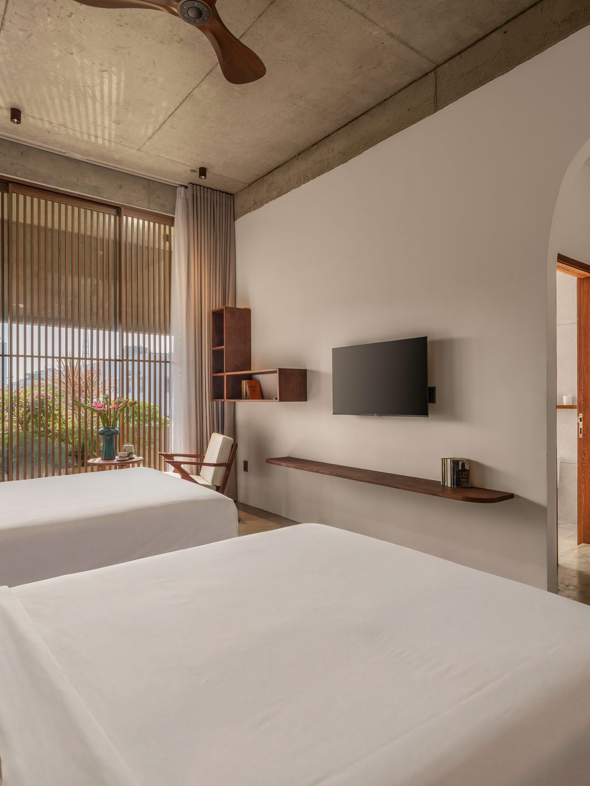 Deluxe Twin Room with Balcony — two beds